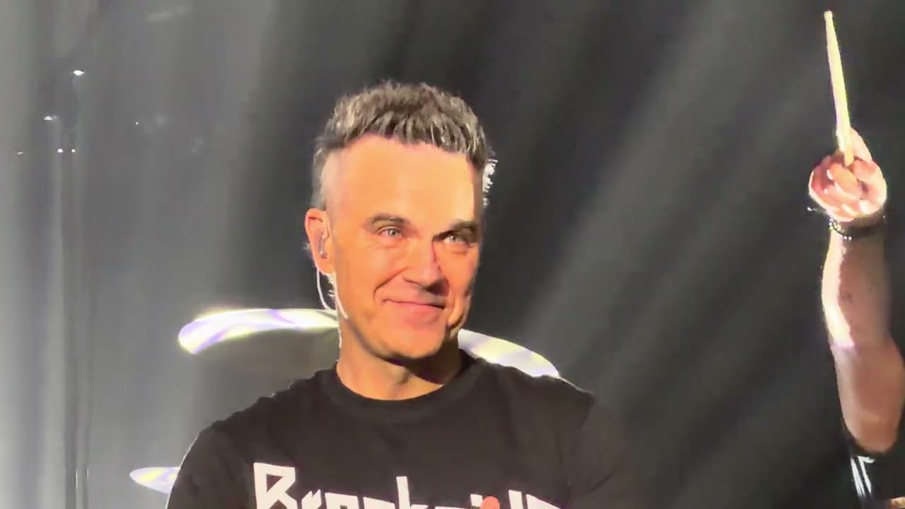 Robbie Williams (And Guy Chambers) - Angels - Live At Liverpool Olympia- 06/02/26 - YouTube