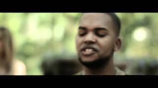 Redimi2 - Estoy Aquí (Video oficial) ft. Lucia Parker