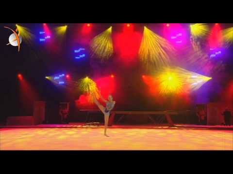 Prestation d'Anaïs Collin aux massues lors du GymGala 2014