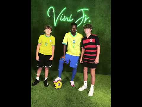 When Vinicius JR Fake Statue Himself..🤣🤣