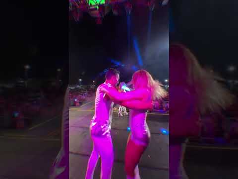 Joelma cantando Voando pro Pará em  Santa Maria das barreiras