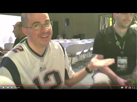 TinkerTry at VMworld 2015 - Ariel Sanchez shows his $200 Acer Aspire N354 laptop