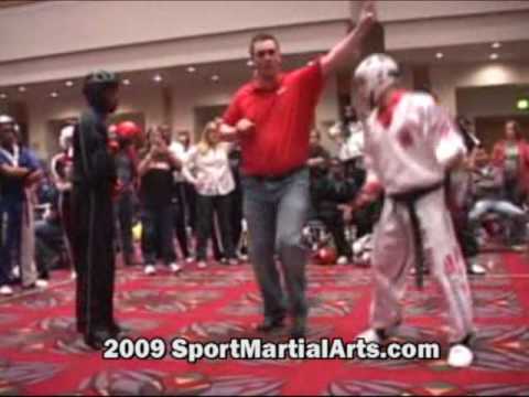 Danny Barnes v Robbie Lavoie - Men's SLW point sparring - 2009 Amerikick Internationals