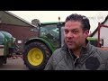 Met trekkers vol hooi naar Oostvaardersplassen