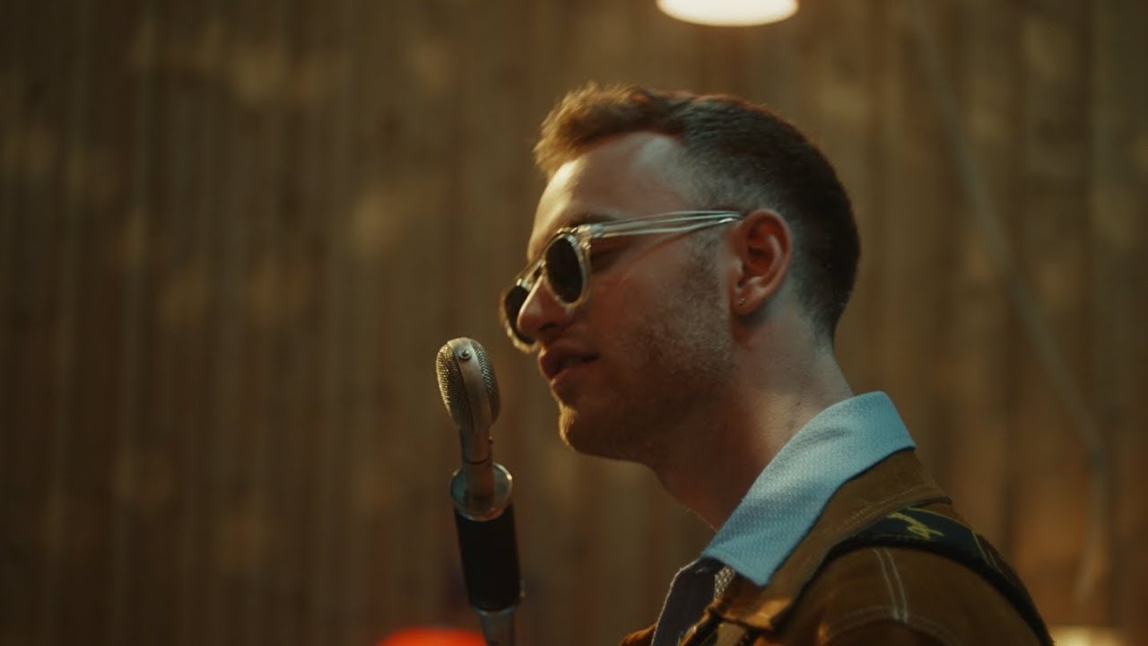 Tom Misch - It Runs Through Me (feat. De La Soul) [Official Video] - YouTube