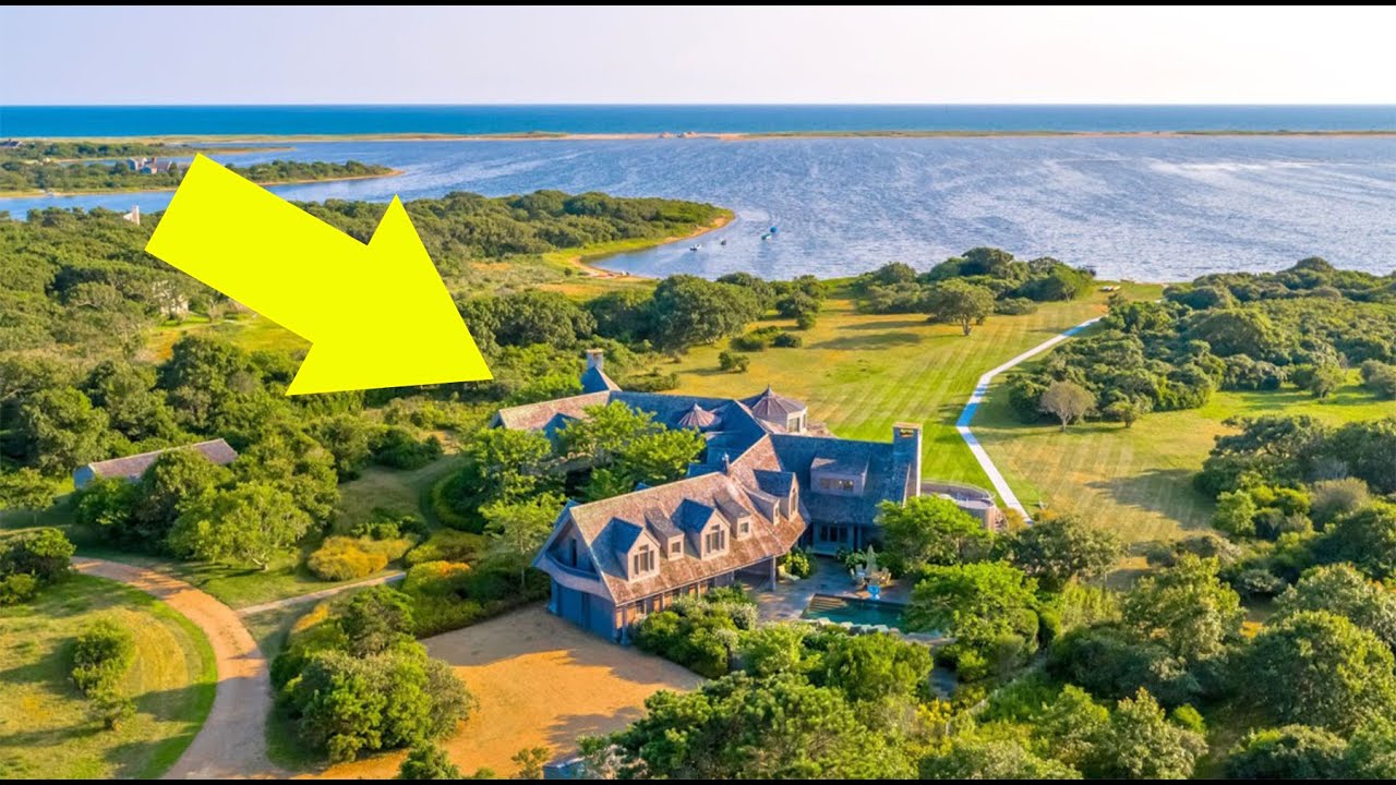 Explore Jackie O’s Mansion In Martha’s Vineyard That Sold For $65 Million…