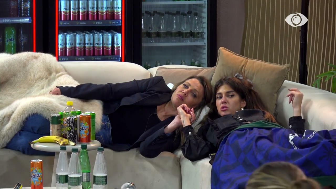 Eglit i mbaroi loja/ Vijon biseda mes Loredanës dhe Gertës