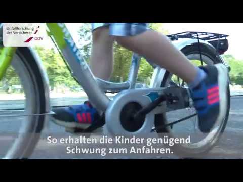 Kinder lernen Rad fahren:  Aufsteigen und Anfahren