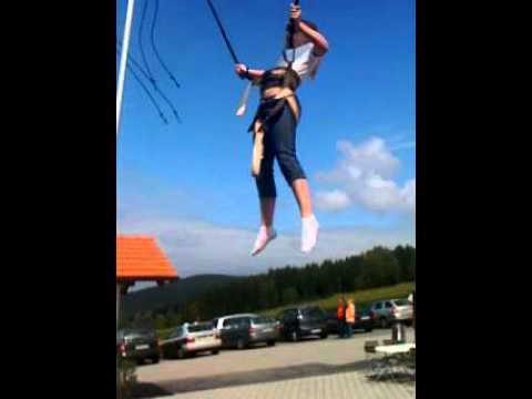 Lara's Trampolin-Salti .mov