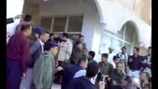 preview picture of video 'طرد مدير سارق من الادارة في اليمن| ثورة المؤسسات 40'