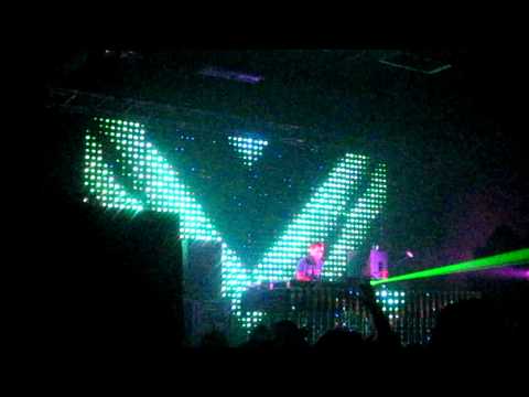 Kaskade playing Sgt Slick - Everyday (digital lab dub) @ Karma Nov 13, 2010