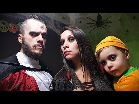 Halloween Special - Vampires, Pumpkins and Spiders - Horror Family