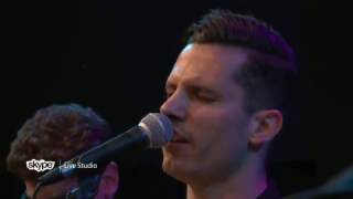 Devin Dawson - I Don&#39;t Care Who Sees (98.7 THE BULL)