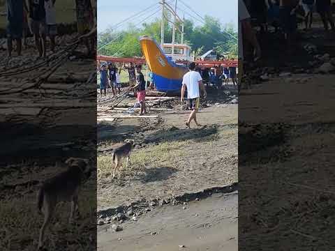 tulong tulong sa paghatak ng bangka 🙏 #buhayprobinsya #buhaybukid #naturelovers #antique