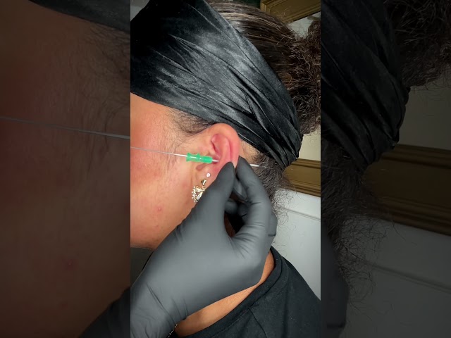 Vídeo relacionado con YADOCA G23 Titanio Helix Piercing Internamente Roscado Labio Medusa Monroe Hipoalergénico Oreja Conch Trago Piercing Oro, Bola