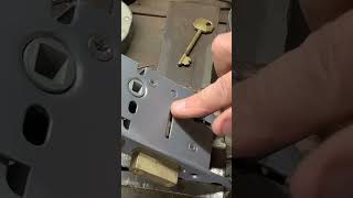 611. Do you want to learn how to pick a mortice lever lock ? This is the ideal lock for beginners