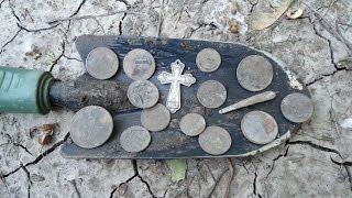 Поиск золота.суперкоп.куча монет.серебро.заброшенная кирха. .
