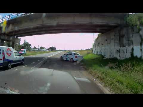 parado pela polícia em Bragado / Buenos Aires / Argentina, na intersecção RN5 / RP46