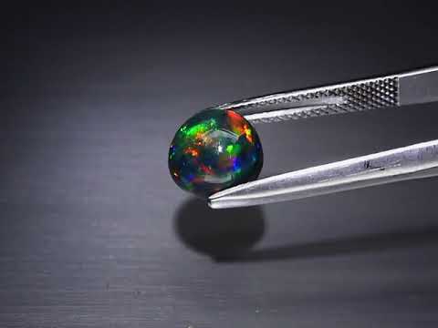 Natuurlijk Opaal Cabochon Kleur Black, Red, Green, Blue, Yellow and Orange Flashing 2,03 ct.