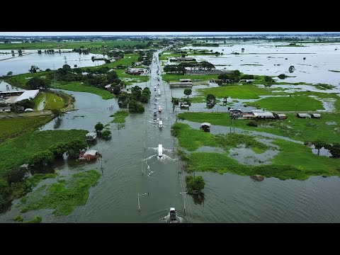 Video Thumbnail: Vehicles navigate flooded streets after heavy rains in southwest Ecuador | AFP