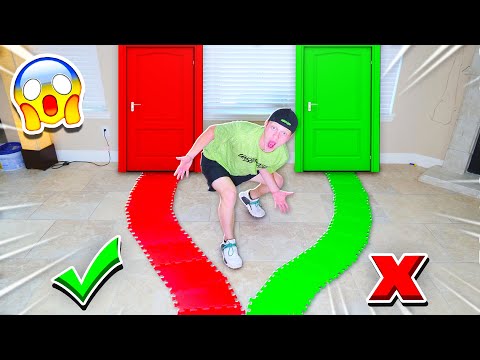 DON'T CHOOSE THE WRONG PATH! GIANT GAMEBOARD CHALLENGE!