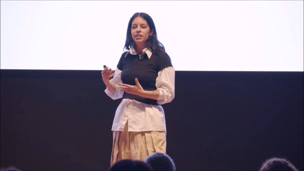 "Diseñando desde el desastre" | Aldi Vega | TEDxBarrioSanNicolasSalon