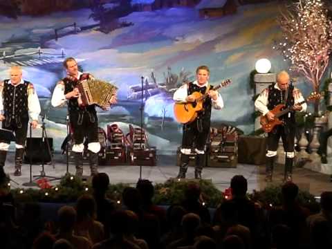 Ansambel Fantje z vseh vetrov-Ne pozabi domovine (v živo)