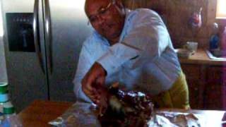 preview picture of video 'Dad eating the pig head'