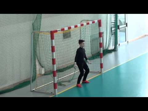 Turniej r. 2003 w Krzeszowicach: Górnik Libiąż - Śląsk Wrocław RZUTY KARNE (09.01.2016)