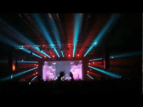 Skrillex — Jah No Partial / True Gangsters / Dying RMX (Live at Alsterdorfer Sporthalle, Hamburg)