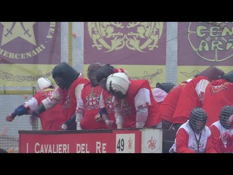 Battaglia arance I Cavalieri del Re carro da getto - Carnevale Ivrea 2016
