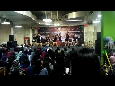WeLite Dance Cover of Weki Meki - Intro + I Don't Like Your Girlfriend @Dmall [241217]
