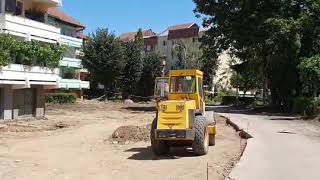 VIDEO FOTO: Revoltă în cartierul Ștrand - Spațiul verde, ras cu buldozerele - „Ne distrug cartierul, smulg toți copacii” 1 video