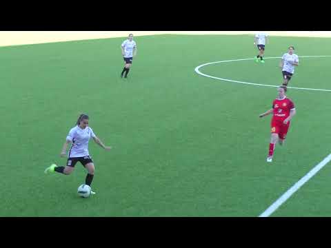 RWDM Girls - Leeuw Brucom on 28.09.2024: ball via the crossbar over the goal!