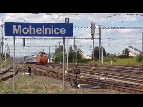 362.019-2 DKV Brno rozjíždí ve stanici Mohelnice soupravu vlaku R 906