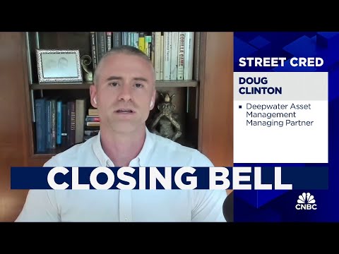 Apple doesn't own its own AI destiny, says Deepwater's Doug Clinton