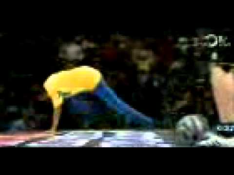 Azun vs Kamalio   Red Bull Street Style 2010 World Final .3gp