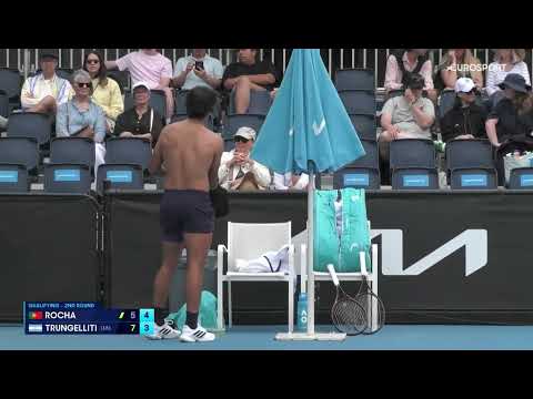 Henrique Rocha changes T-shirt in Melbourne