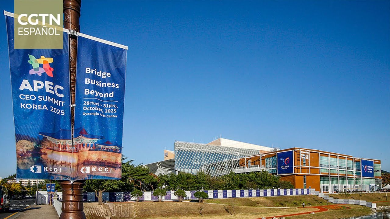 Xi regresa a Beijing después de la reunión del APEC y una visita de Estado a la República de Corea