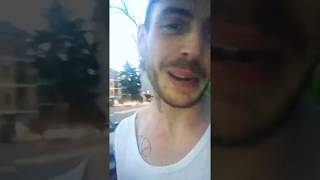 GEMITAIZ AMA SE STESSO E SI REGALA DEI FIORI