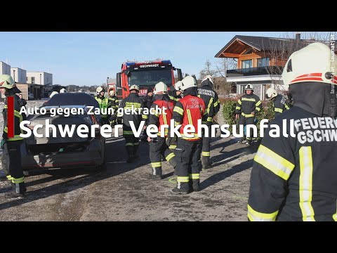 1.56 per mille: Car crashes into gabion fence in traffic accident in Gschwandt