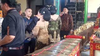 Download lagu banjir saweran.. KANGENING ATI middle LALI JANJINE Cinde laras Indonésia. GILANG sound mp3 Download lagu banjir saweran.. KANGENING ATI middle LALI JANJINE Cinde laras Indonésia. GILANG sound mp3