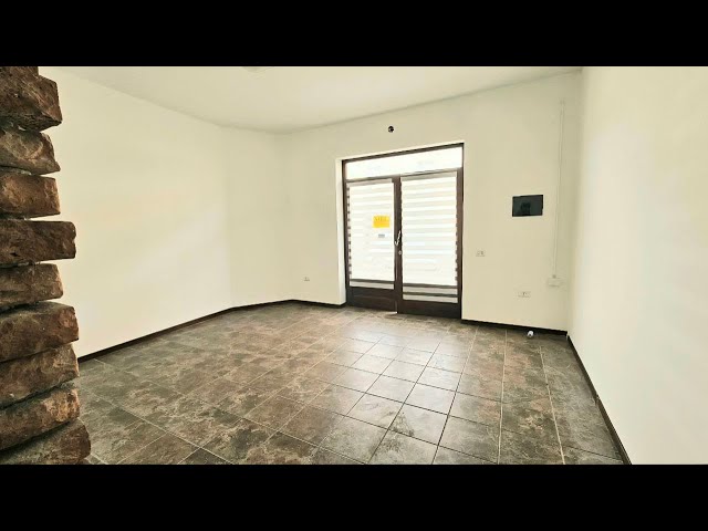 Marrubiu, locale commerciale