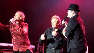 &quot;Cuddly Toy&quot; - The Monkees (Live 2011)