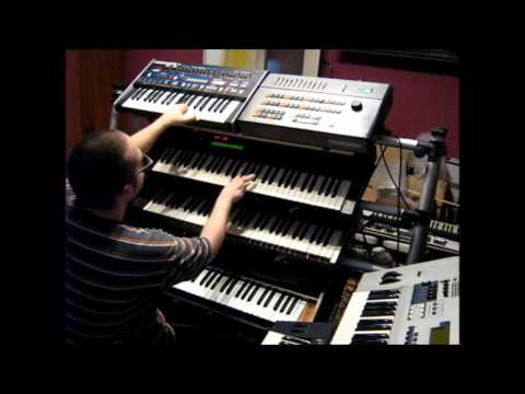Playing italo disco live with Solton Ketron Programmer 24 and some other synths