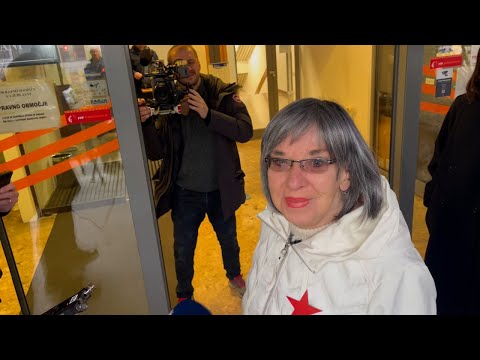 Pesnica Svetlana Makarovič je bila pred začetkom sodne obravnave bolj zgovorna kot po njej.