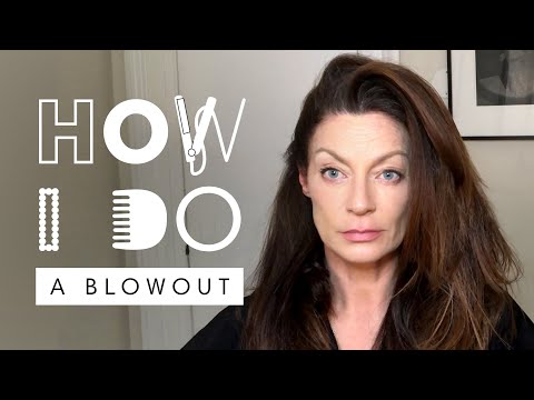 米歇爾-戈麥斯的吹風發型教程｜How I Do｜Harper's BAZAAR ('The Flight Attendant' Star Michelle Gomez’s Blowout Hair Tutorial | How I Do | Harper’s BAZAAR)