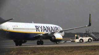 Airport weeze 2x Ryanair take off