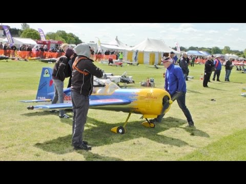 WORLDS LARGEST RC SCALE AEROBATIC AEROPLANE - STEVE CARR LMA RAF COSFORD - 2015