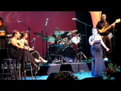 Raiatea Helm, Amy Hanaiali'i, Napua Makua -  Aint No Mountain High Enough (Maui live 3.5.11)